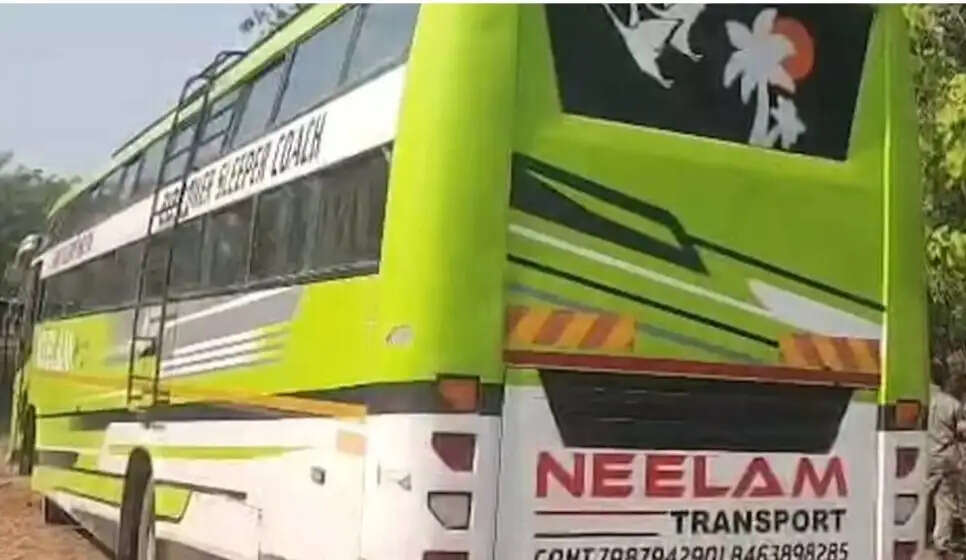 सूरजपुर : झाड़ू की आड़ में बस से भेजा जा रहा था 20 क्विंटल गांजा, पुलिस ने पकड़ी दो करोड़ की खेप