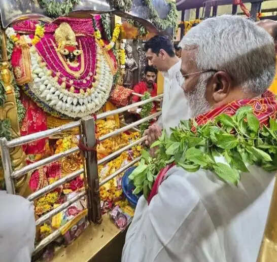 जल शक्ति मंत्री ने किए मां विंध्यवासिनी के दर्शन