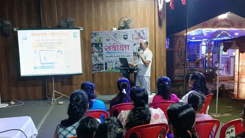 संदीक्षा सदस्यों को साइबर अपराधों से बचाव के प्रति किया गया जागरूक