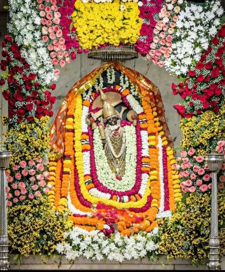 छोटी काशी में नवरात्र का आगाज: माता के मंदिरों में उमड़े श्रद्धालु