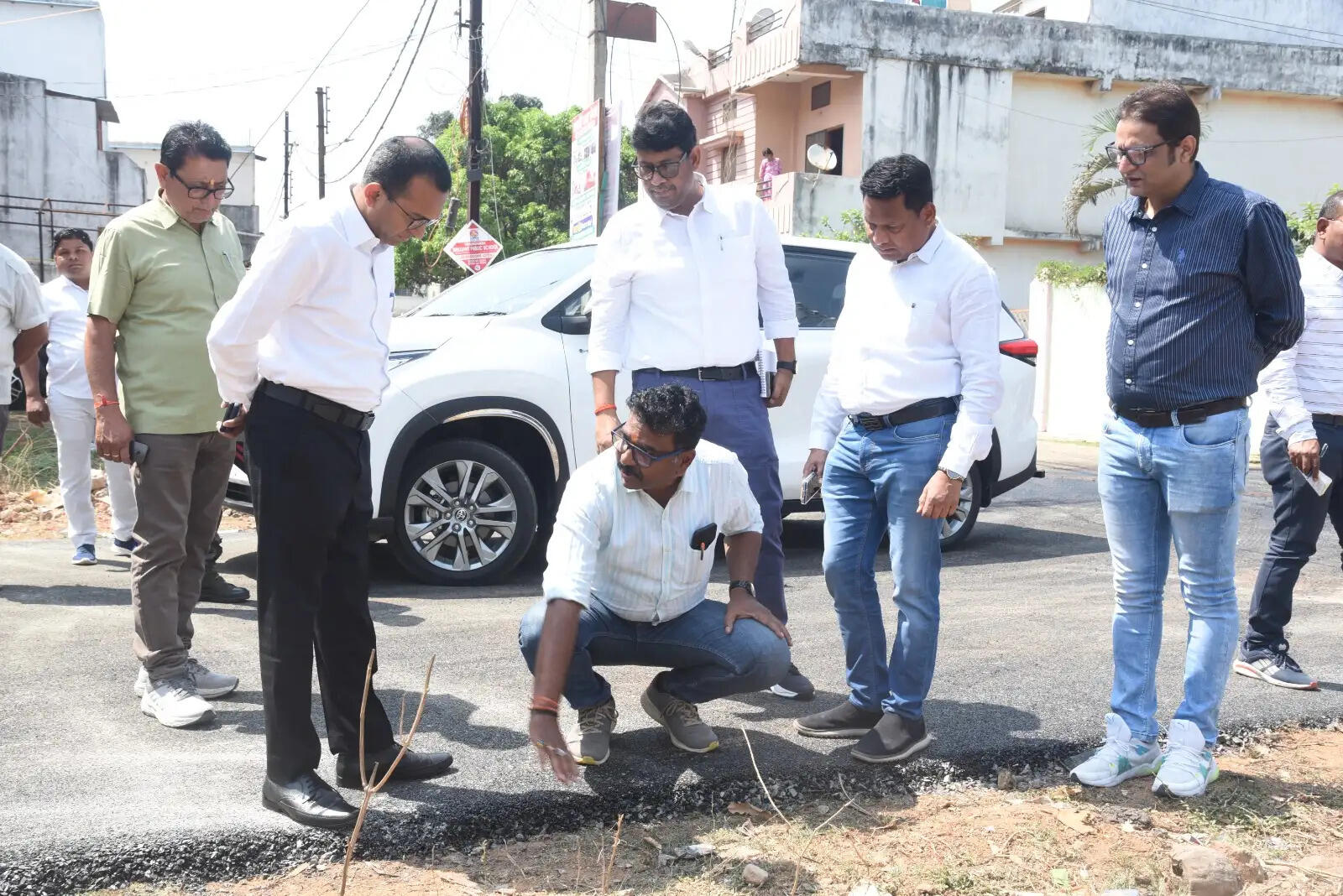 अंबिकापुर : विकास कार्यों पर कलेक्टर की सख्ती, एसटीपी और जल परियोजनाएं समय-सीमा में पूरी करने के निर्देश