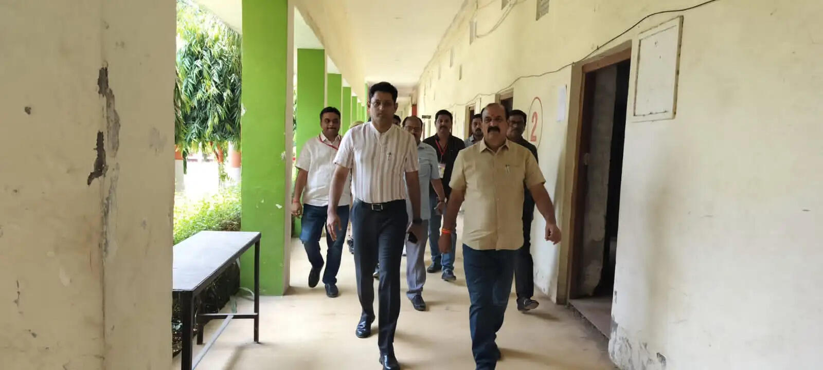 टीजीटी परीक्षा केंद्रों का जिलाधिकारी ने किया औचक निरीक्षण, दिए निर्देश