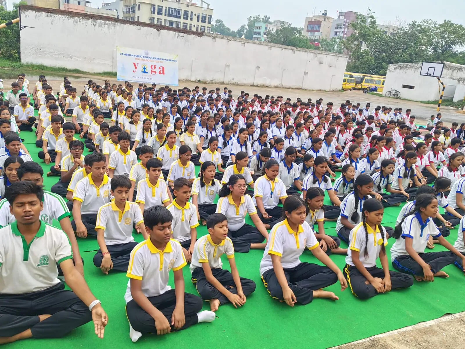 कैंब्रियन स्कूल में योग सप्ताह का समापन, विद्यार्थियों-अभिभावकों ने लिया नियमित योग का संकल्प