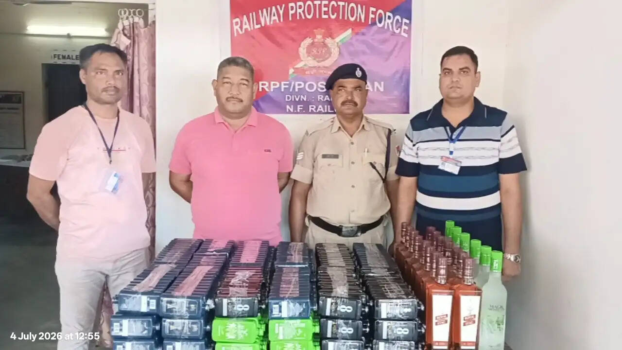 रंगापारा रेलवे स्टेशन पर अवैध शराब एवं गांजा बरामद