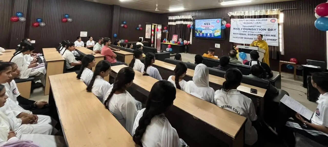 नॉट मी बट यू के संकल्प के साथ जीडीसी बसोहली में मनाया एनएसएस स्थापना दिवस