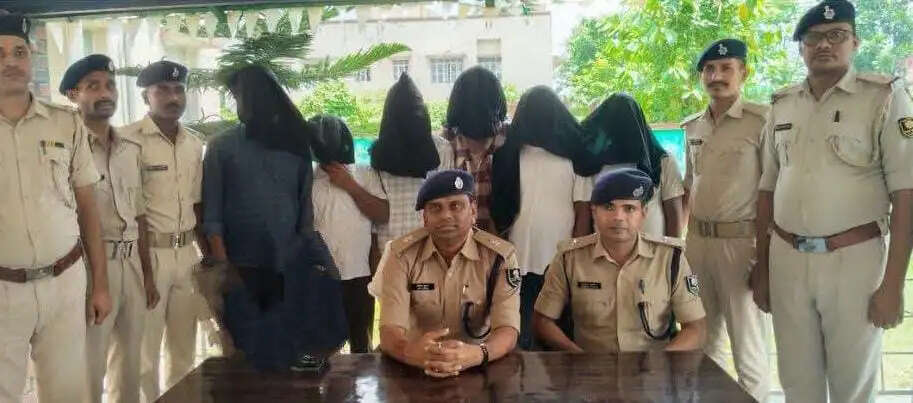 सुपौल में नशे के खिलाफ पुलिस की बड़ी कार्रवाई, नशीला इंजेक्शन और नेपाली शराब बरामद, छह गिरफ्तार