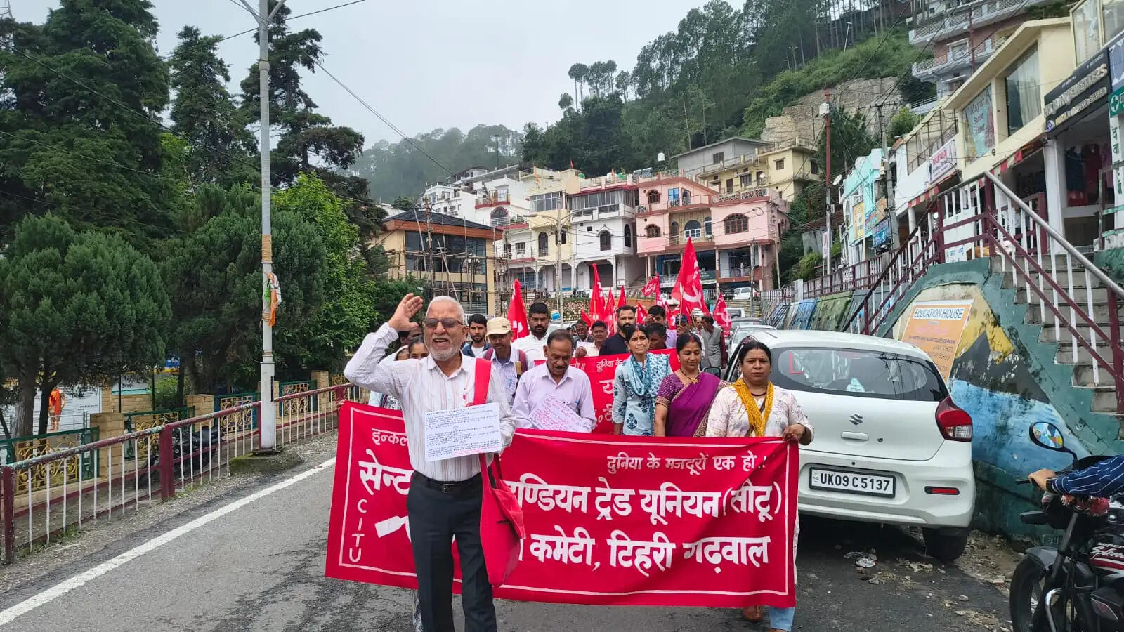 सीटू और किसान सभा ने जिला मुख्यालय पर किया धरना-प्रदर्शन