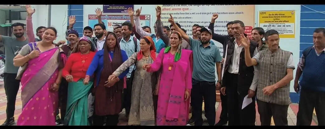 भेटा-भर्की मोटर मार्ग सुधारीकरण को ग्रामीणों ने किया प्रदर्शन