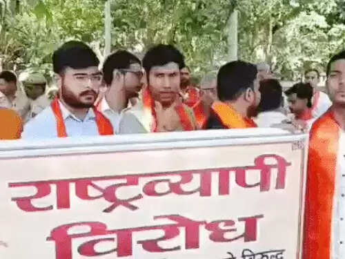 लव जिहाद&nbsp;व&nbsp;धर्मांतरण&nbsp;के&nbsp;खिलाफ&nbsp;विश्व&nbsp;हिंदू&nbsp;परिषद&nbsp;ने&nbsp;फरीदाबाद&nbsp;में&nbsp;किया&nbsp;प्रदर्शन