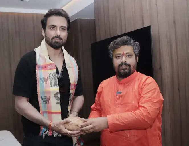 बॉलीवुड अभिनेता सोनू सूद एवं बस्तर के माँ मातंगी धाम मिलकर करेंगे सेवा कार्य