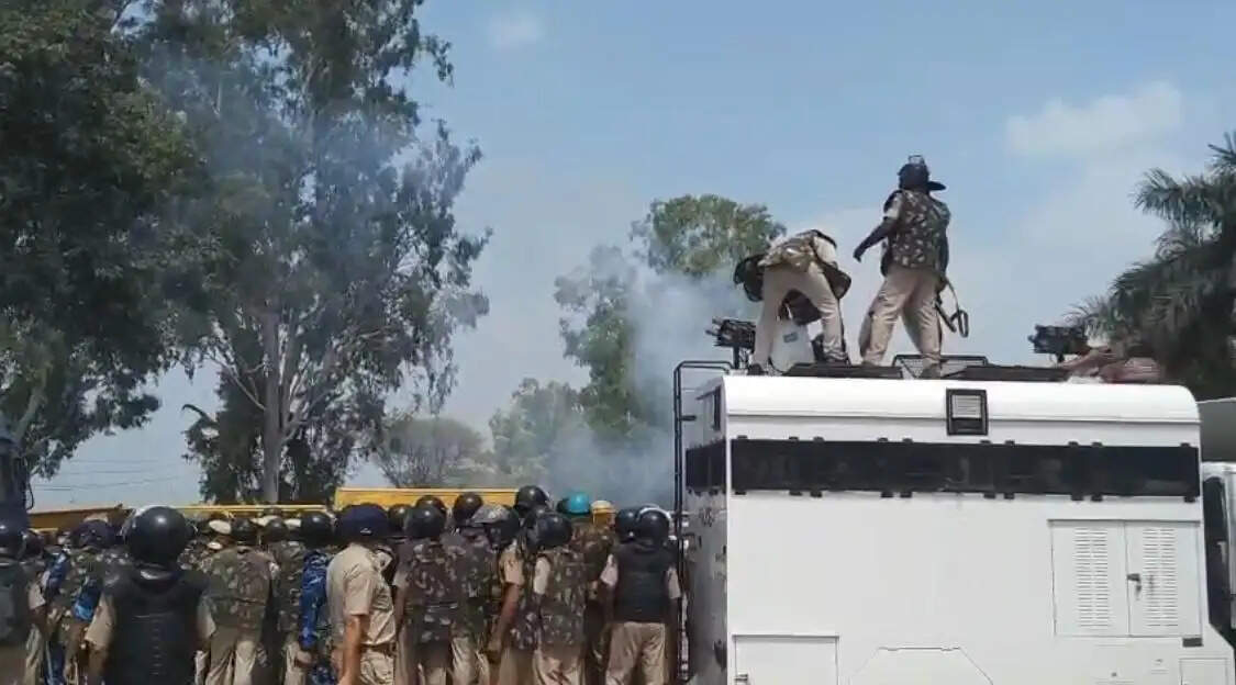 अंबाला में सिख संगत व पुलिस में टकराव, कई वाहन तोड़े