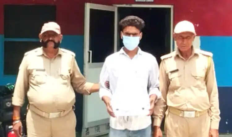 घर में घुसकर की फायरिंग, हत्या के प्रयास में वांछित आरोपित समीर गिरफ्तार