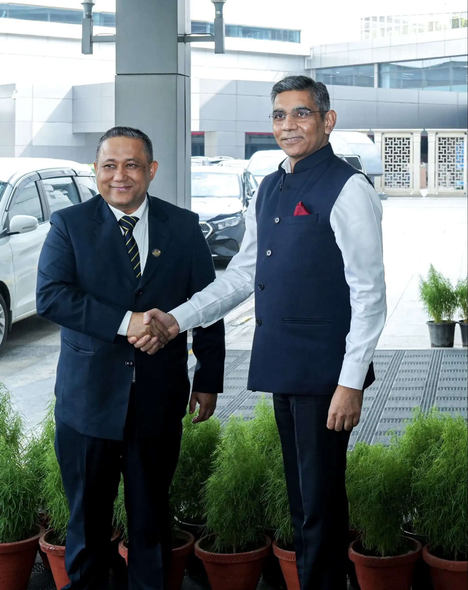 भारत पहुंचे नेपाल के विदेश मंत्री शिशिर खनाल, होगी एस. जयशंकर से अहम वार्ता