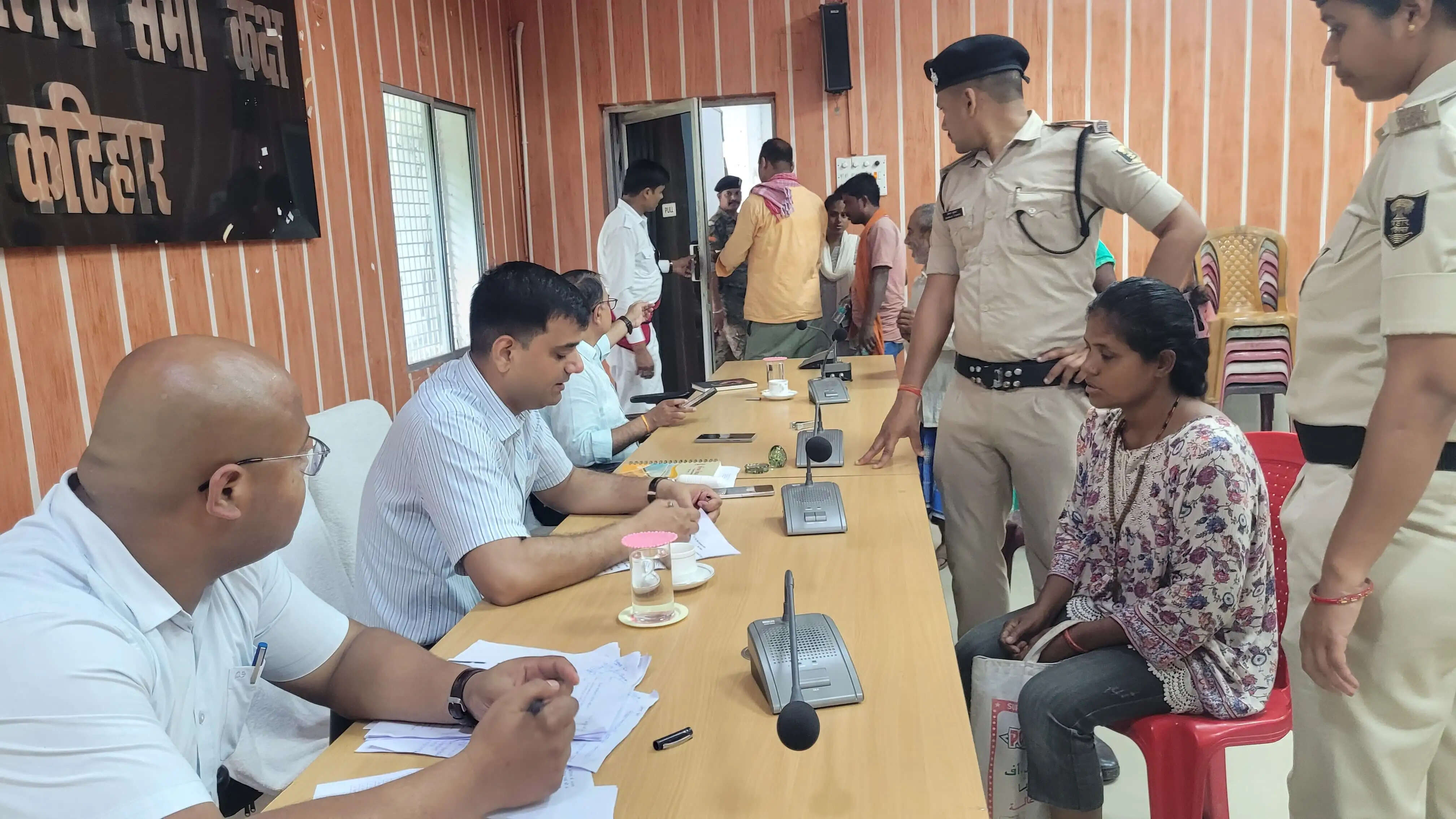 डीएम ने जनता दरबार में सुनीं फरियाद, राजस्व के मामले सबसे ज्यादा