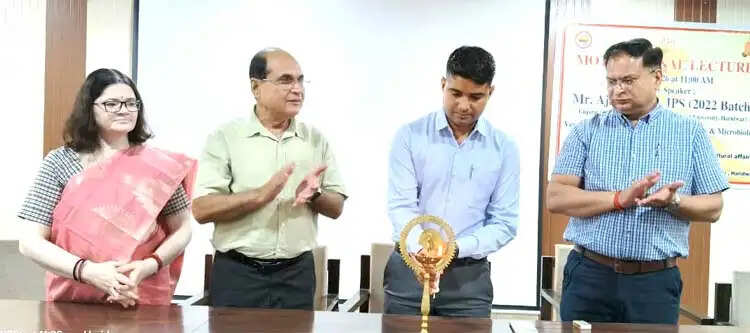गुरुकुल कांगड़ी में यूपीएससी प्रशिक्षण केंद्र का शुभारंभ