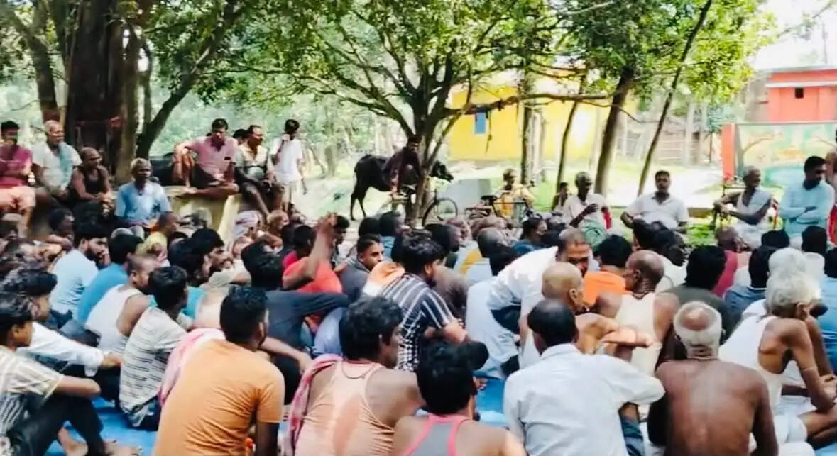 नशे के खिलाफ ग्रामीणों ने उठाया कदम, कारोबारियों और सेवन करने वालों को दी चेतावनी