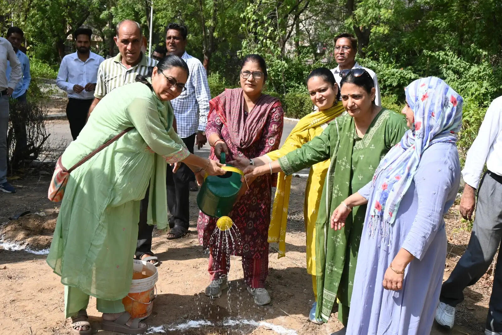 आफरी में मरुस्थलीकरण व सूखा रोकथाम दिवस पर किया पौधारोपण