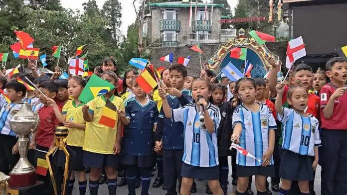 दार्जिलिंग में फुटबॉल का जुनून, विश्व कप से पहले जश्न की शुरुआत