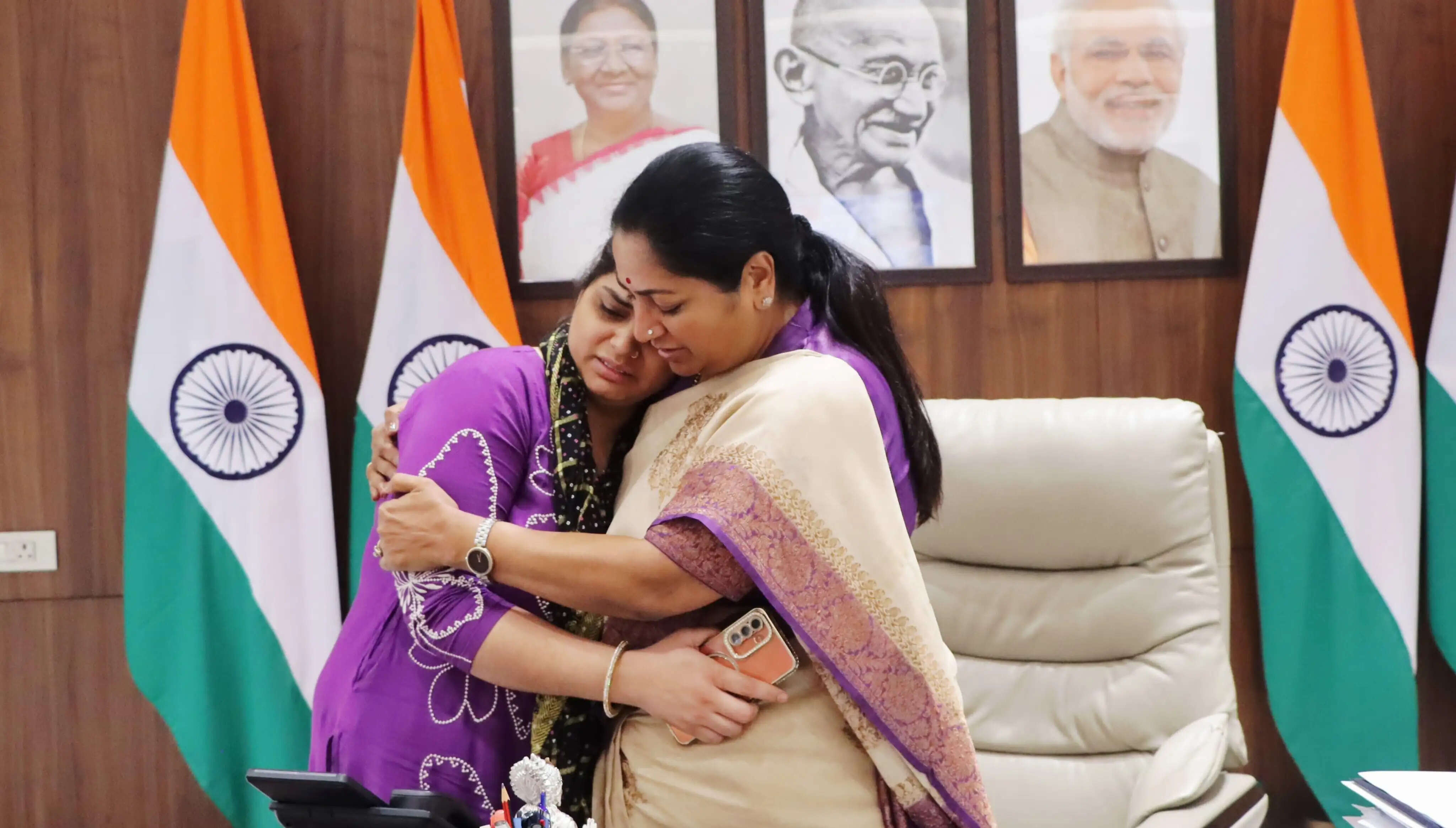 उत्तम नगर घटना: दिल्ली सचिवालय में तरुण के परिजनों से मिलीं मुख्यमंत्री, न्याय का भरोसा दिलाया