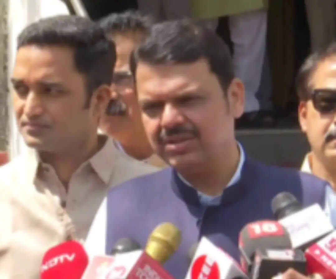गैर-कानूनी विदेशी नागरिकों के लिए 'डायनामिक इमिग्रेशन सिस्टम' लागू होगा : देवेंद्र फडणवीस