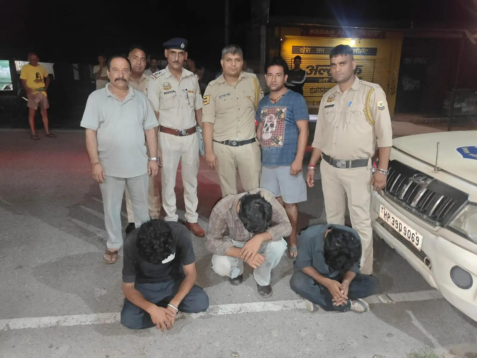 गगल में 7.42 ग्राम चिट्टा के साथ तीन युवक गिरफ्तार