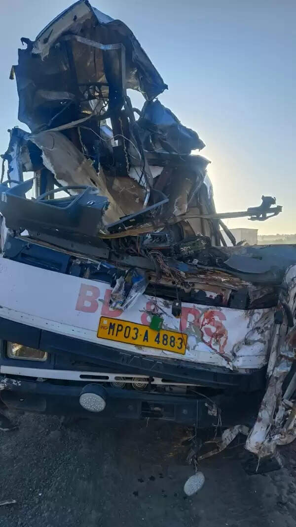 मप्रः भीषण सड़क हादसे में मुरैना बम स्क्वॉड के 4 जवानों की जान गई, एक अन्य गंभीर रूप से घायल