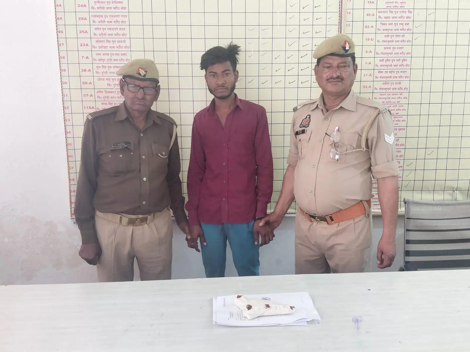 गैंगस्टर आराेपित तमंचे के साथ गिरफ्तार