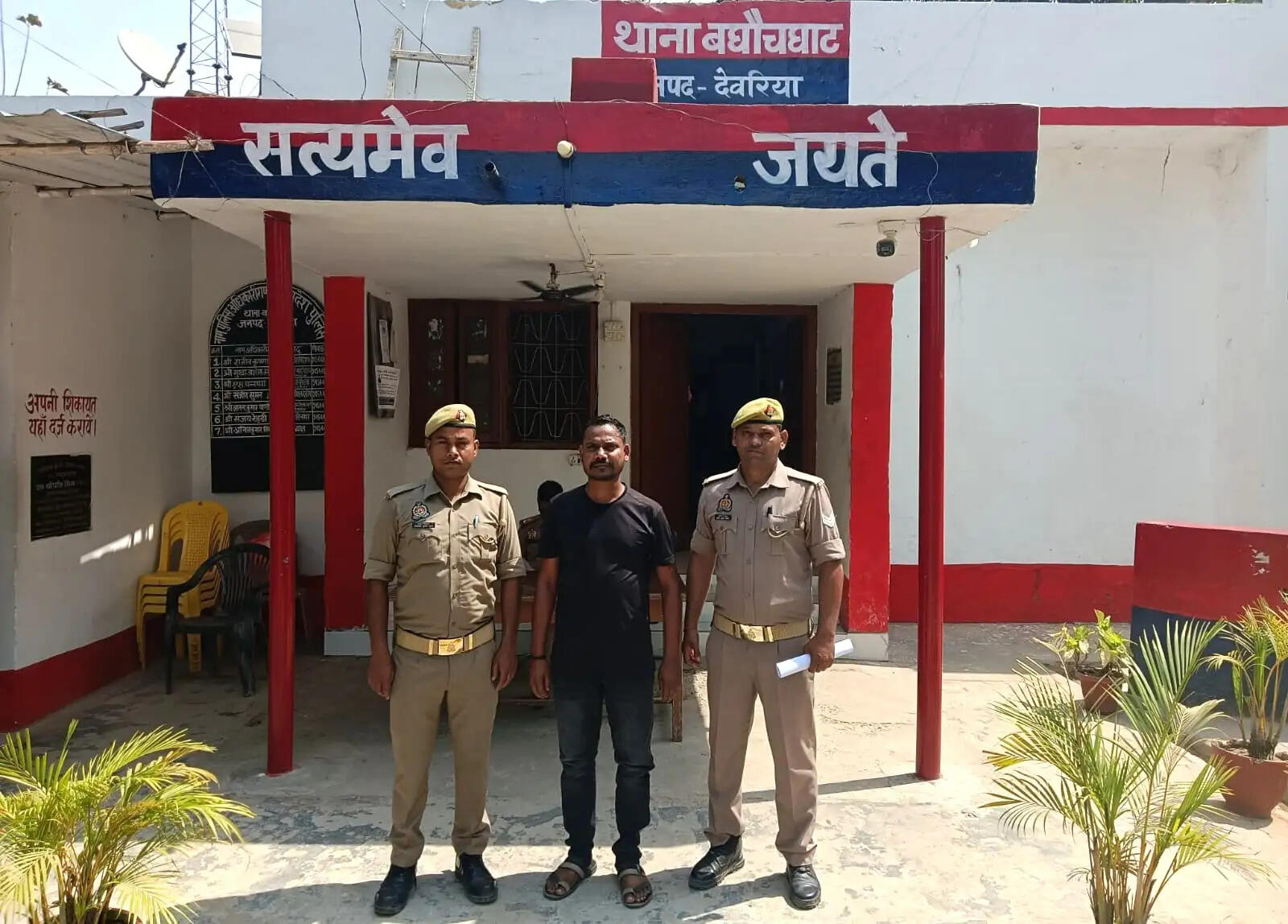 देवरिया : हत्या के प्रयास मामले में वांछित आरोपित बिहार सीमा से गिरफ्तार