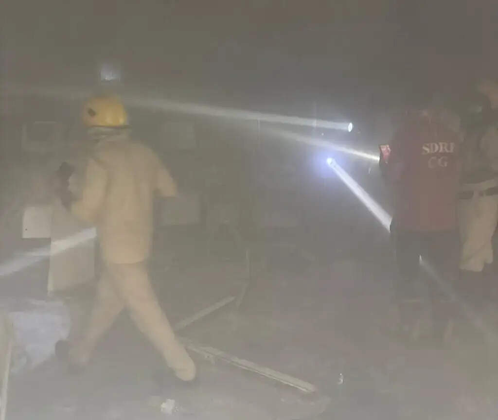 रायपुर के मेकाहारा अस्पताल के इमरजेंसी वार्ड में लगी आग, मरीज सुरक्षित