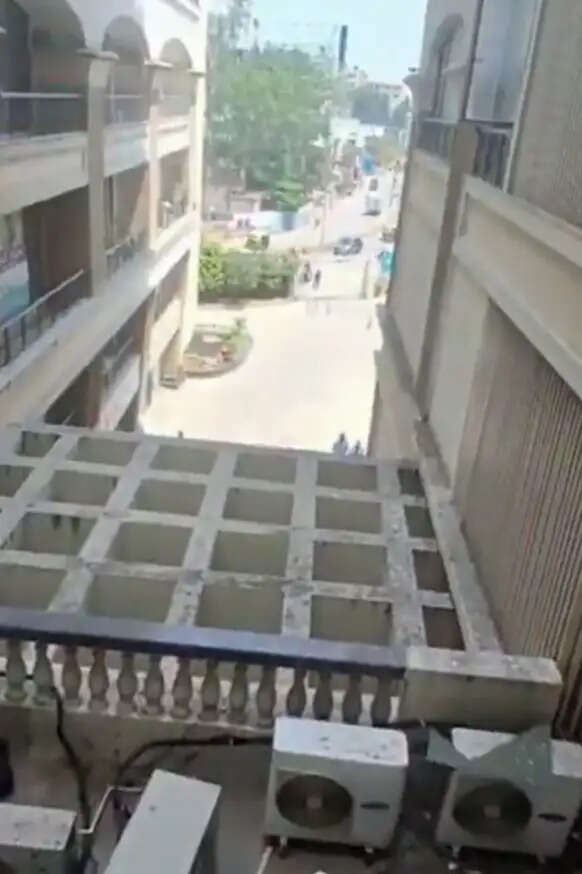 वाराणसी के विनायक प्लाजा में मिला युवक का शव, जांच में जुटी पुलिस