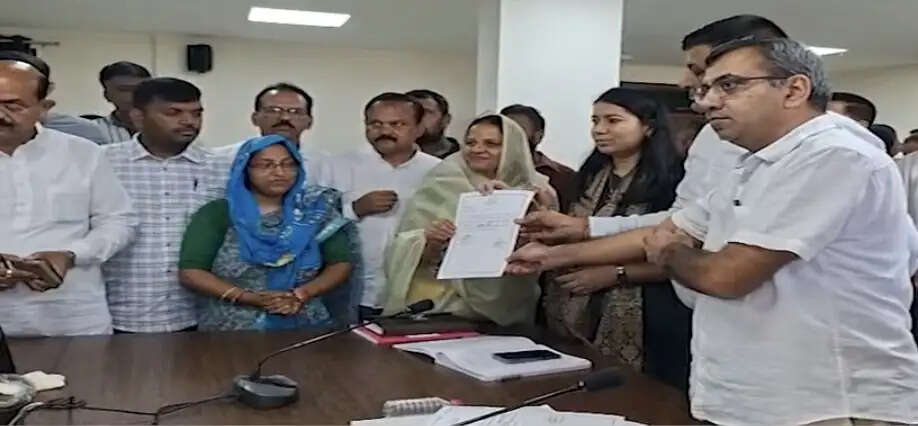 अजमेर मेयर पद के लिए भाजपा से अनामिका शर्मा ने दाखिल किया नामांकन
