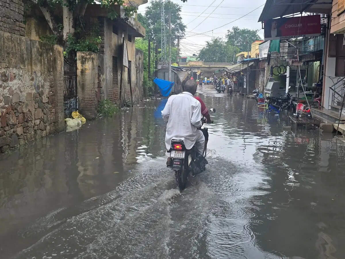 लगातार तीसरे दिन हुई भारी बारिश से रामगढ़ हुआ बेहाल