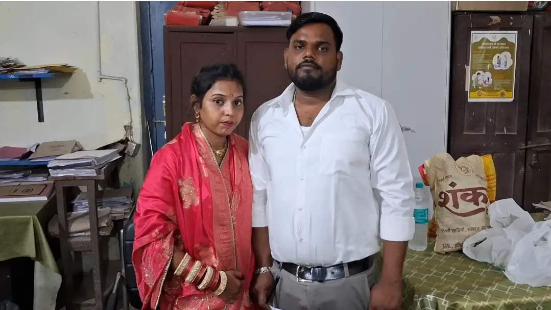 छपरा में सगाई के बाद प्रेमी युगल ने थाने पहुंच शादी के लिए पुलिस से लगाई गुहार