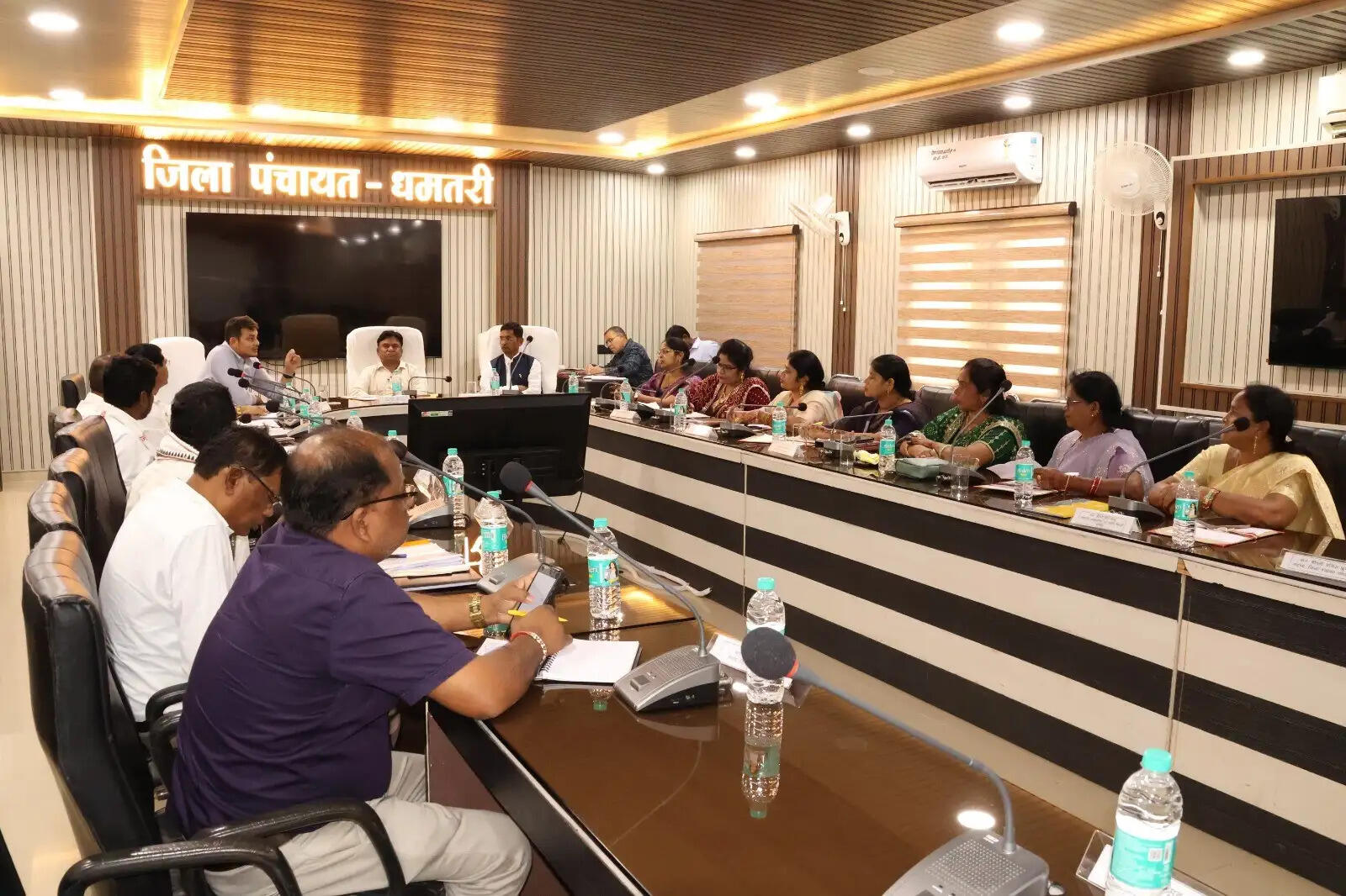 भाजपा सदस्यों को 40-40 लाख, कांग्रेस सदस्यों को 10-10 लाख के कार्य देने पर हंगामा