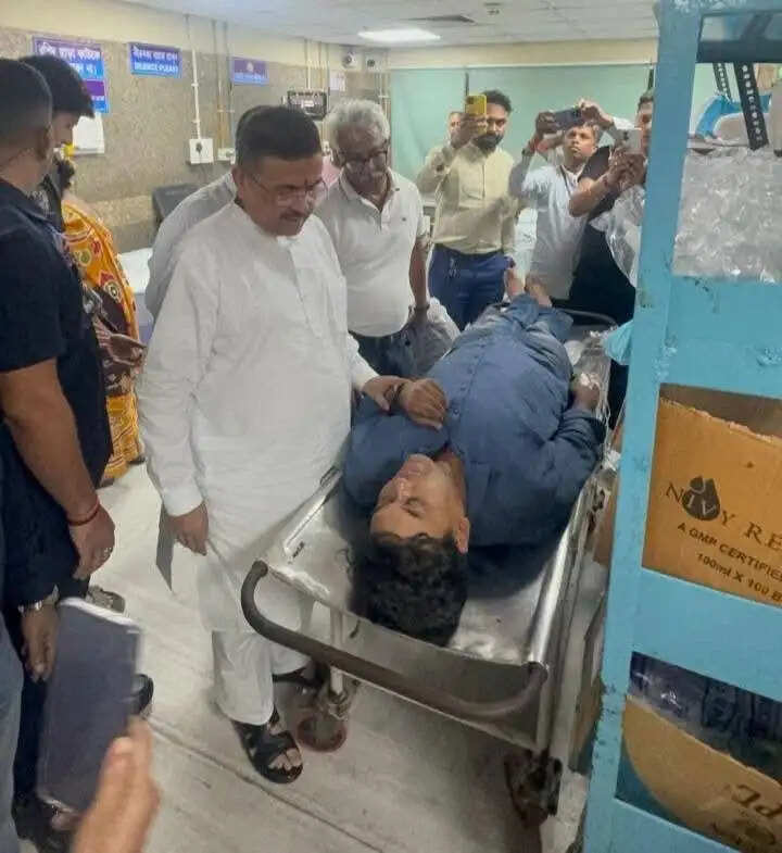 पत्रकारों पर हमले की निंदा, घायलों से मिले शुभेंदु अधिकारी
