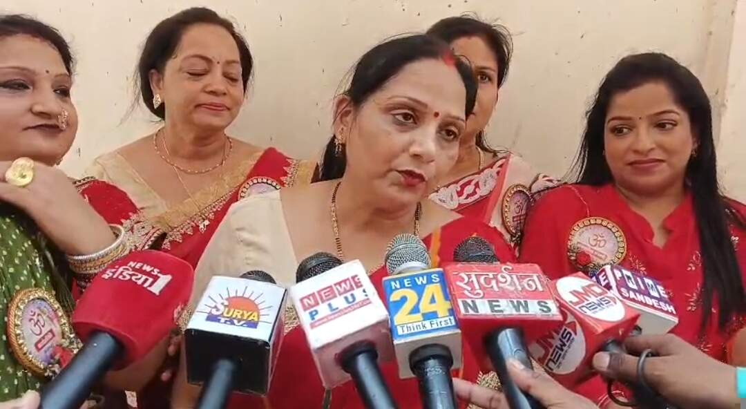 विष्णु सहस्त्रार्चन से गूंजा सिविल लाइंस, 32 परिवारों ने किया सामूहिक पूजन : अर्चना गुप्ता