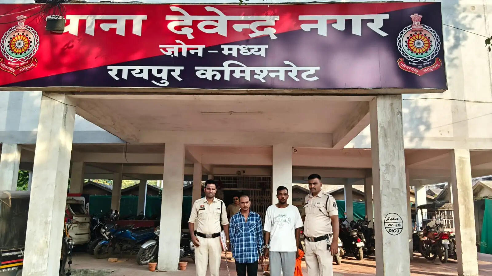 रायपुर में प्रतिबंधित नशीली टेबलेट की बिक्री करते 4 आरोपित गिरफ्तार, 353 टेबलेट जब्त