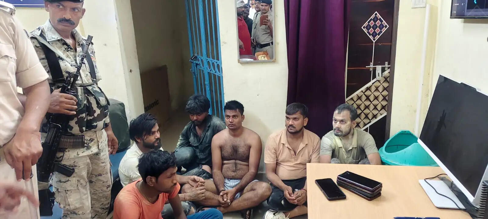 सीमांचल एक्सप्रेस पैंट्री कार कर्मचारियों की दादागिरी, सीट को लेकर मारपीट, छह हिरासत में