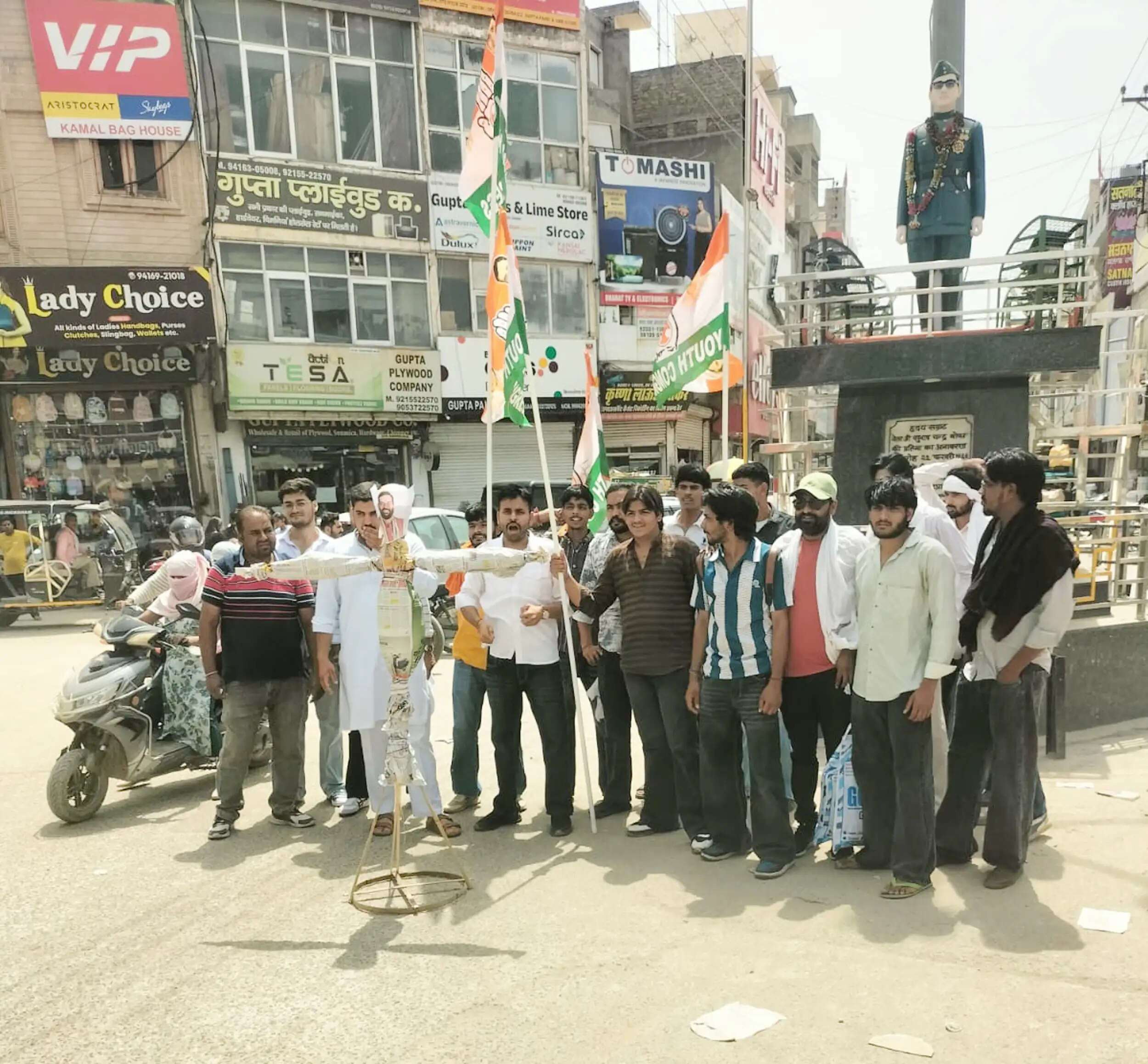 सिरसा: कुरुक्षेत्र बर्बरता के विरोध में कांग्रेसियों ने फूंका सीएम का पुतला