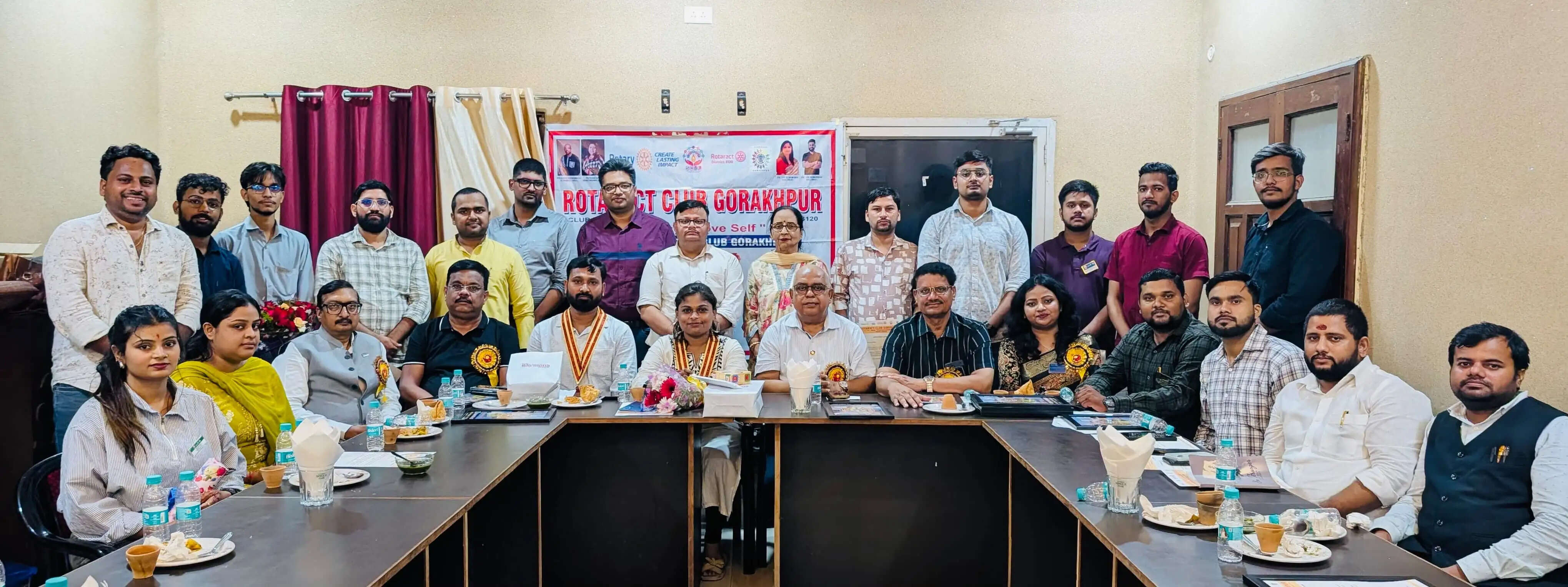 रोटरेक्ट क्लब गोरखपुर की नई टीम ने संभाली कमान, श्वेता गौर बनीं अध्यक्ष