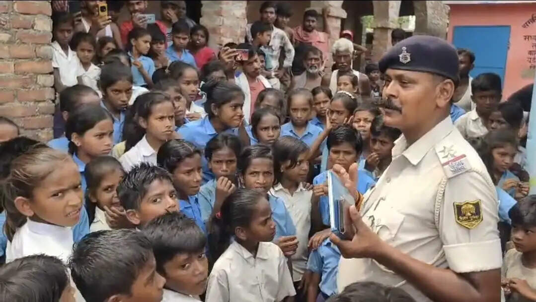 मध्याह्न भोजन में गड़बड़ी और बदहाली को लेकर स्कूल में बवाल, छात्रों ने किया हंगामा