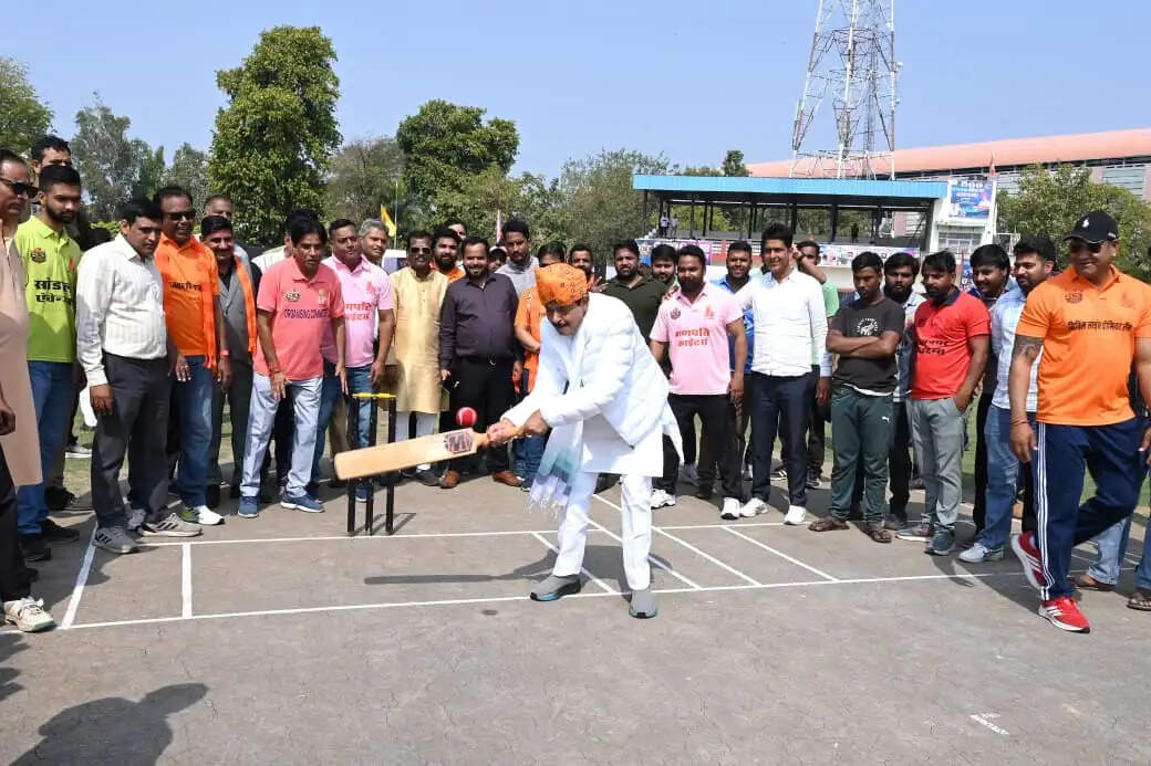 सिविल लाइंस प्रीमियर लीग का आगाज, विधायक गोपाल शर्मा ने किया शुभारंभ