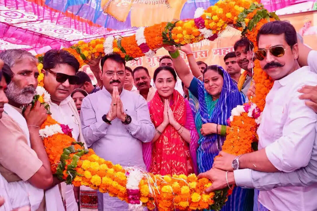 वाराणसी से भरतपुर राजस्थान में पहुंची संत रविदास कलश यात्रा