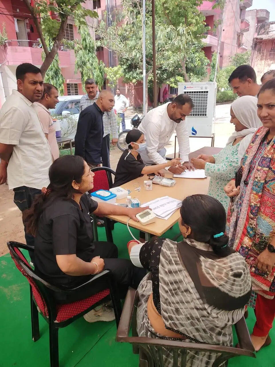 पुलिसकर्मियों और परिजनों के लिए लगा निःशुल्क चिकित्सा शिविर