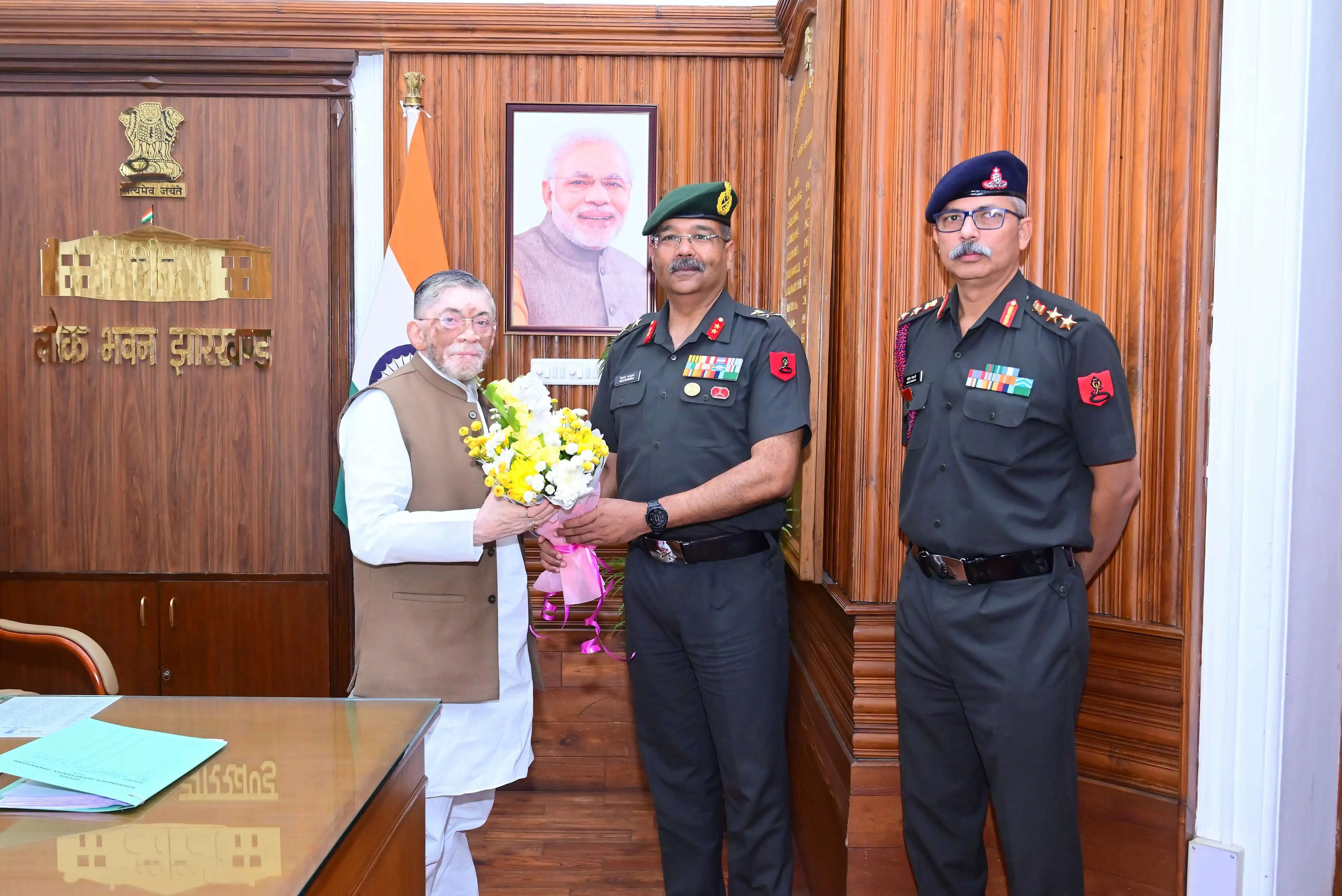 राज्यपाल संतोष कुमार गंगवार से मेजर जनरल विकास भारद्वाज ने की शिष्टाचार भेंट
