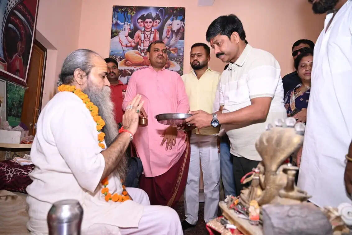 गुरु ही ज्ञान, संस्कार और आध्यात्मिक चेतना के मार्गदर्शक : मंत्री नन्दी