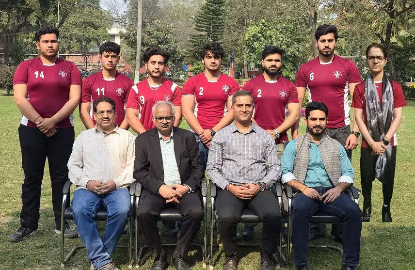 इंटर-कॉलेजिएट पावर-लिफ्टिंग प्रतियोगिता में युवाओं ने दिखाया दम-खम