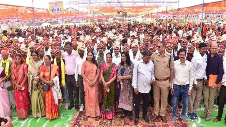 बैतूलः सामूहिक विवाह सम्मेलन में 200 जोड़े परिणय सूत्र में बंधे, एक मुस्लिम जोड़े का हुआ निकाह