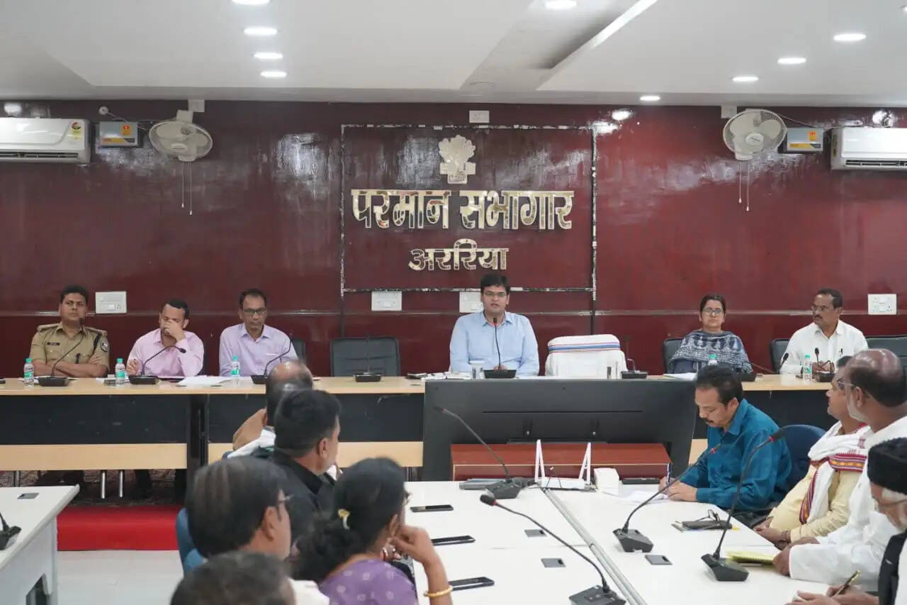 जिला स्तरीय शांति समिति की बैठक में गश्ती बढ़ाने और सतर्क रहने की सख्त हिदायत