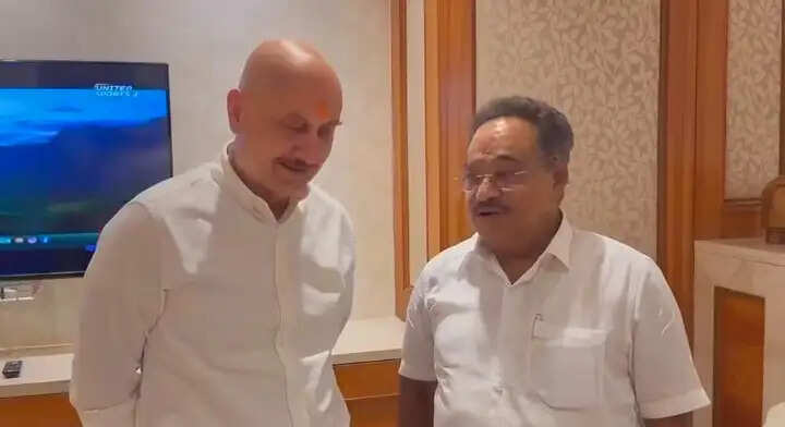 अभिनेता अनुपम खेर ने बंगाल भाजपा प्रदेश अध्यक्ष शमिक भट्टाचार्य से की मुलाकात